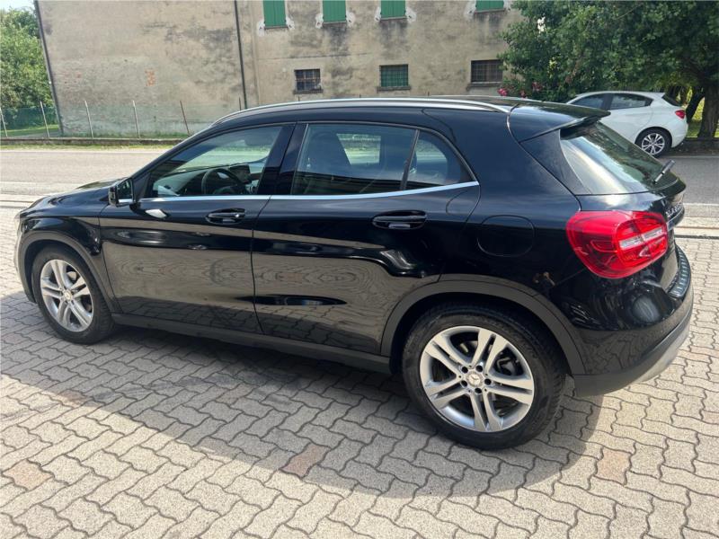 MERCEDES, GLA 200 d Automatic Executive