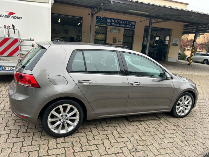 Volkswagen , GOLF Business 1.6 TDI DSG 5p. Highline NAVI PDC